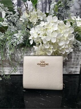 Coach Pebbled Leather Small Wallet - Cream with Gold Hardware NWOT